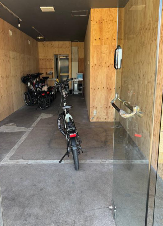 Unlock & park inside — 解錠して入庫